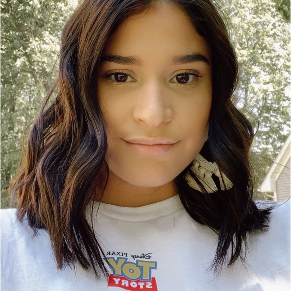 Meet your Posher, Jennifer - Picture 1 of 2